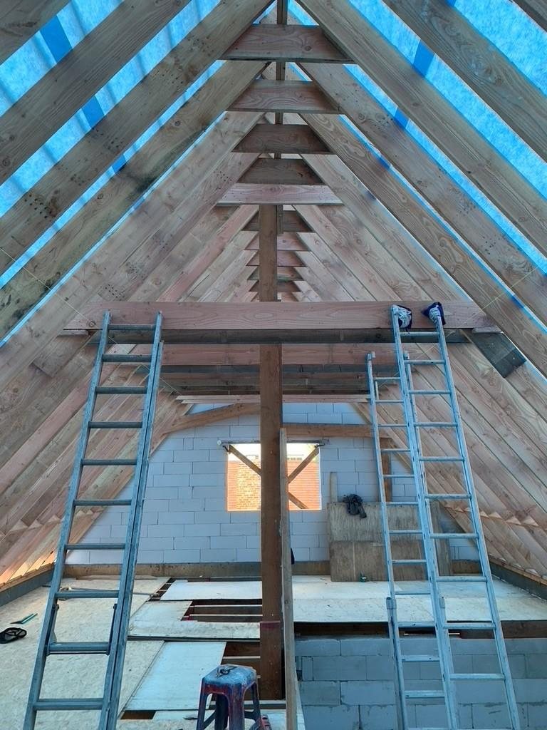 Herstelling van de houten dakconstructie