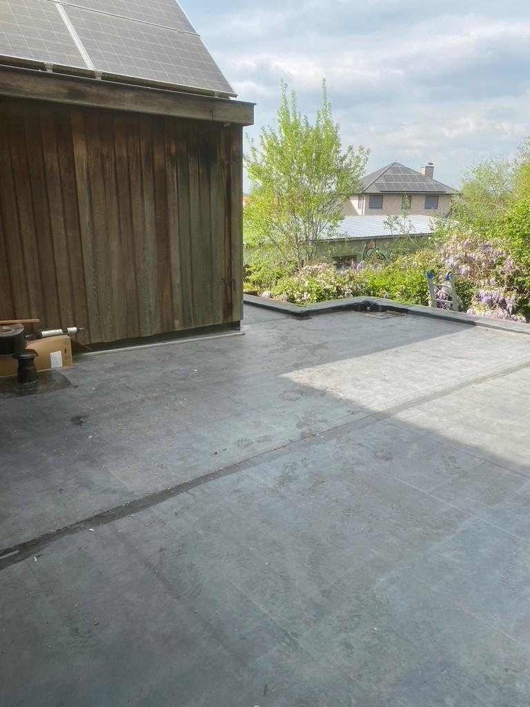 Plat dak in roofing volledig vernieuwd