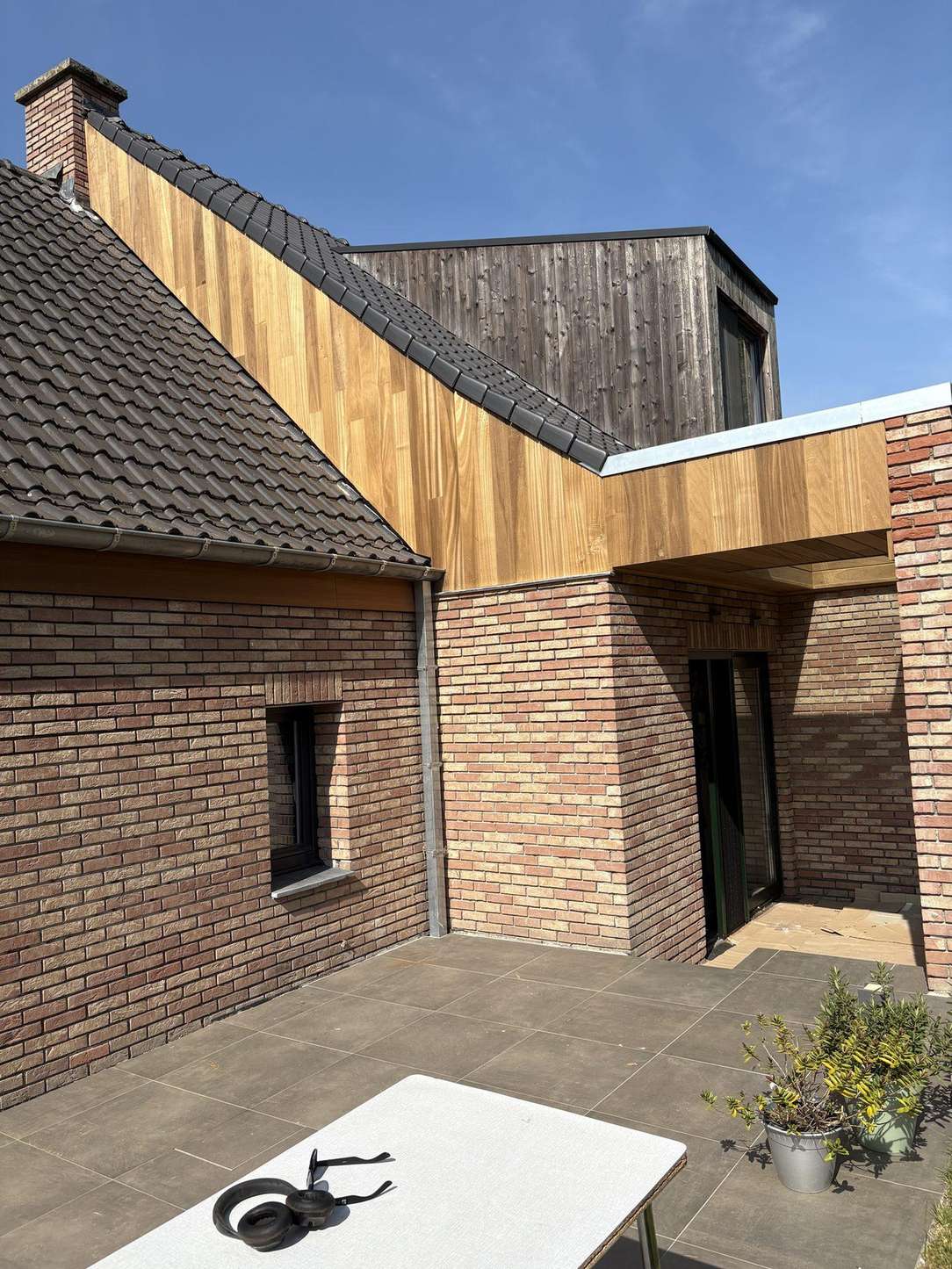 Afgewerkte dakgootbekleding en dakrand
