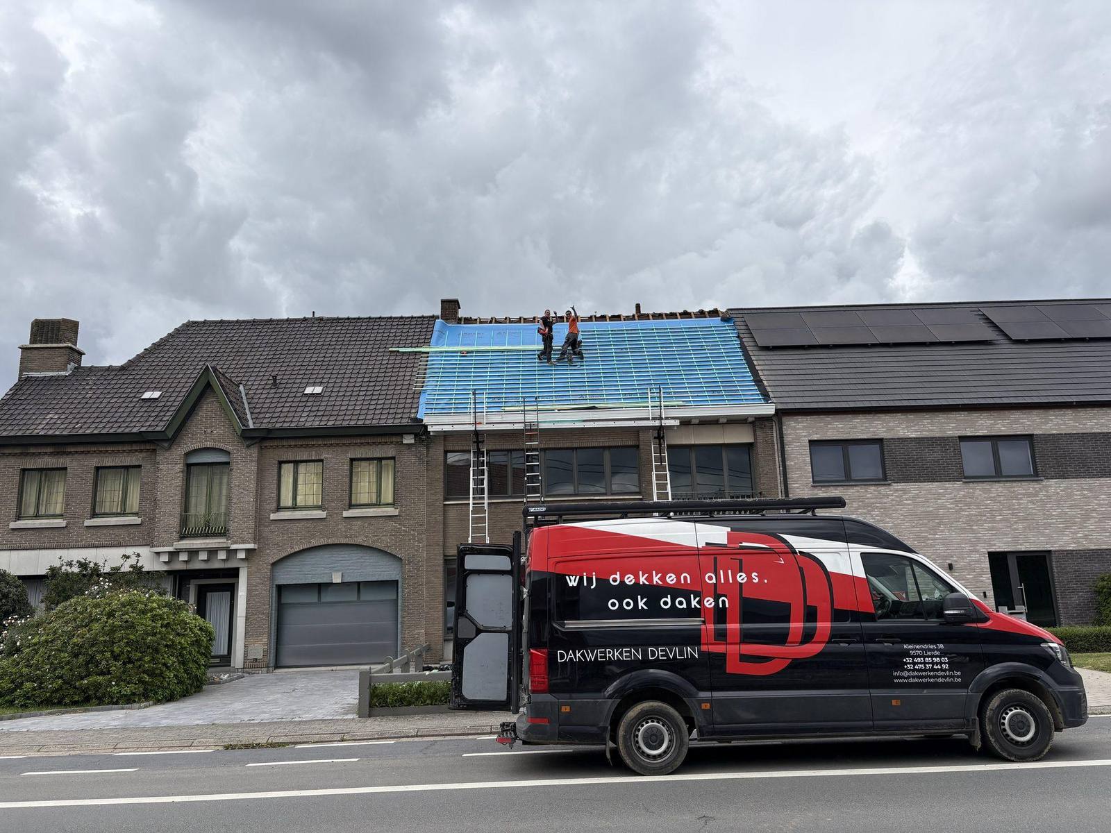 Werf van Dakwerken Devlin bij een dakrenovatie